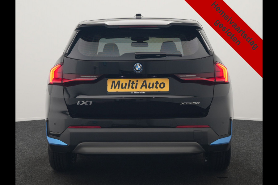 BMW iX1 xDrive30 64 kWh 306pk Dealer O.H. | Adaptief M Onderstel | Camera | Cruise Control | Stoelverwarming | Widescreen Navi | Park Assist | Apple Carplay | Navigatie | DAB | Standkachel |