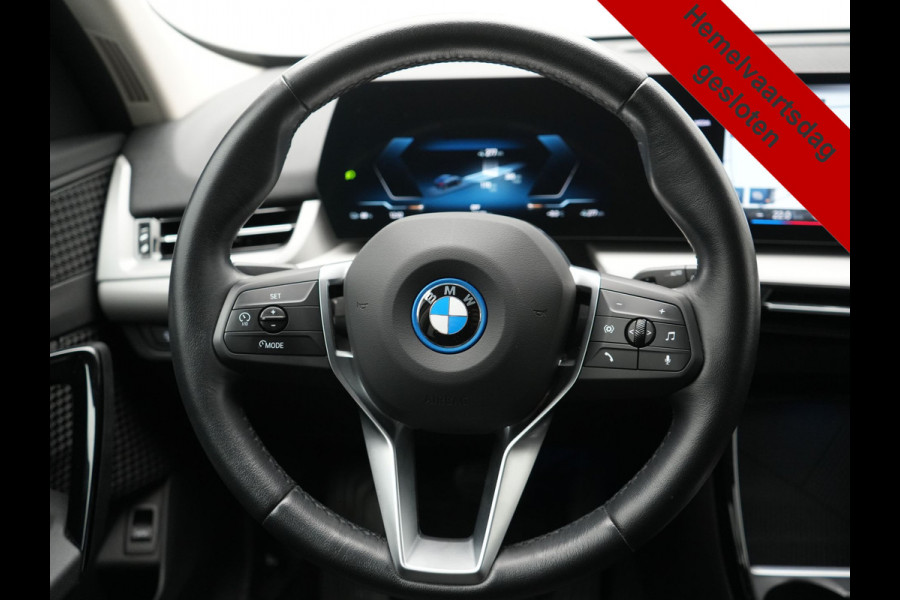 BMW iX1 xDrive30 64 kWh 306pk Dealer O.H. | Adaptief M Onderstel | Camera | Cruise Control | Stoelverwarming | Widescreen Navi | Park Assist | Apple Carplay | Navigatie | DAB | Standkachel |