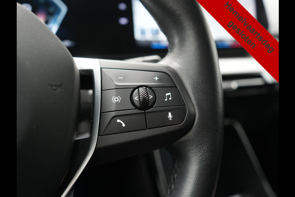 BMW iX1 xDrive30 64 kWh 306pk Dealer O.H. | Adaptief M Onderstel | Camera | Cruise Control | Stoelverwarming | Widescreen Navi | Park Assist | Apple Carplay | Navigatie | DAB | Standkachel |