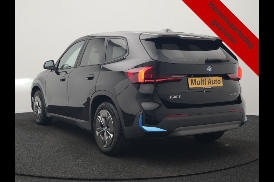 BMW iX1 xDrive30 64 kWh 306pk Dealer O.H. | Adaptief M Onderstel | Camera | Cruise Control | Stoelverwarming | Widescreen Navi | Park Assist | Apple Carplay | Navigatie | DAB | Standkachel |