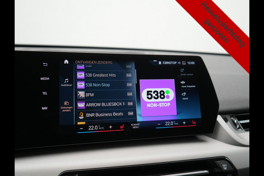 BMW iX1 xDrive30 64 kWh 306pk Dealer O.H. | Adaptief M Onderstel | Camera | Cruise Control | Stoelverwarming | Widescreen Navi | Park Assist | Apple Carplay | Navigatie | DAB | Standkachel |