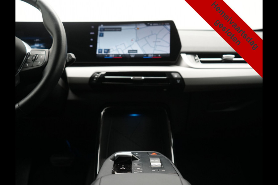BMW iX1 xDrive30 64 kWh 306pk Dealer O.H. | Adaptief M Onderstel | Camera | Cruise Control | Stoelverwarming | Widescreen Navi | Park Assist | Apple Carplay | Navigatie | DAB | Standkachel |