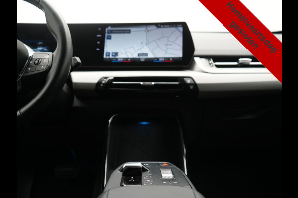 BMW iX1 xDrive30 64 kWh 306pk Dealer O.H. | Adaptief M Onderstel | Camera | Cruise Control | Stoelverwarming | Widescreen Navi | Park Assist | Apple Carplay | Navigatie | DAB | Standkachel |