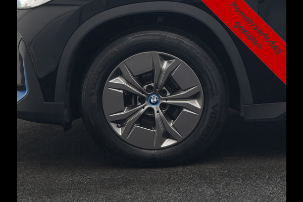 BMW iX1 xDrive30 64 kWh 306pk Dealer O.H. | Adaptief M Onderstel | Camera | Cruise Control | Stoelverwarming | Widescreen Navi | Park Assist | Apple Carplay | Navigatie | DAB | Standkachel |