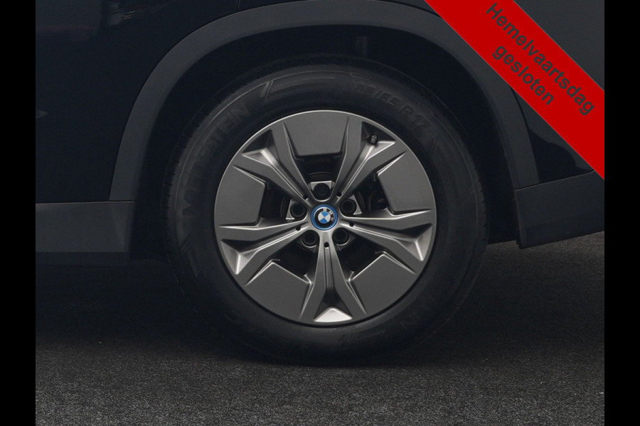 BMW iX1 xDrive30 64 kWh 306pk Dealer O.H. | Adaptief M Onderstel | Camera | Cruise Control | Stoelverwarming | Widescreen Navi | Park Assist | Apple Carplay | Navigatie | DAB | Standkachel |