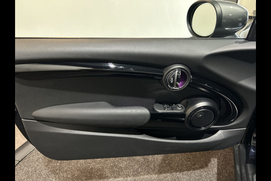 MINI Mini Electric Yours 33 kWh | Sfeerverlichting | Leder interieur | Panoramadak | Soh (batterijcheck) Waarde 95,6 %