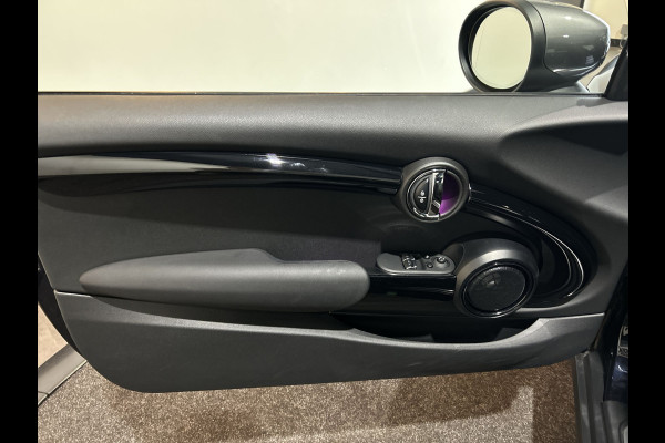 MINI Mini Electric Yours 33 kWh | Sfeerverlichting | Leder interieur | Panoramadak | Soh (batterijcheck) Waarde 95,6 %
