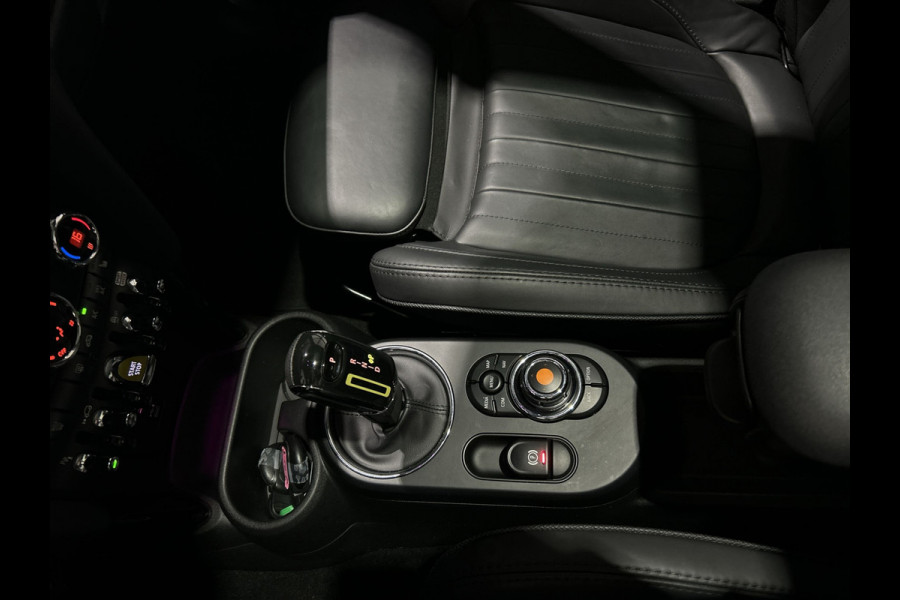 MINI Mini Electric Yours 33 kWh | Sfeerverlichting | Leder interieur | Panoramadak | Soh (batterijcheck) Waarde 95,6 %
