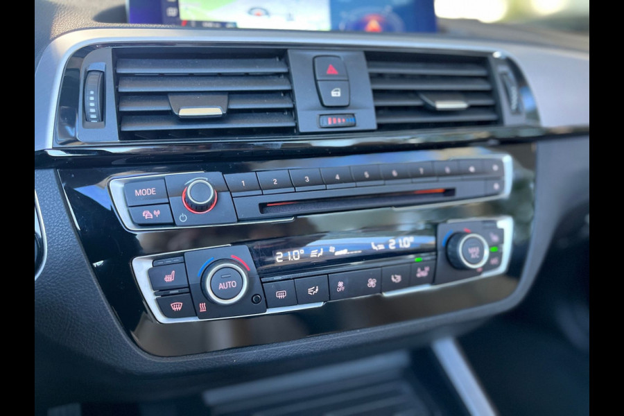 BMW 2 Serie Cabrio 220iA SPORTLINE ** ADAPT. LED, BEIGE LEDER, NAVI PROF, CAMERA, 18-inch LMV ** UNFALLFREI - Slechts 45.900km. ** ** INFORMEER OOK NAAR ONZE AANTREKKELIJKE FINANCIAL-LEASE TARIEVEN **