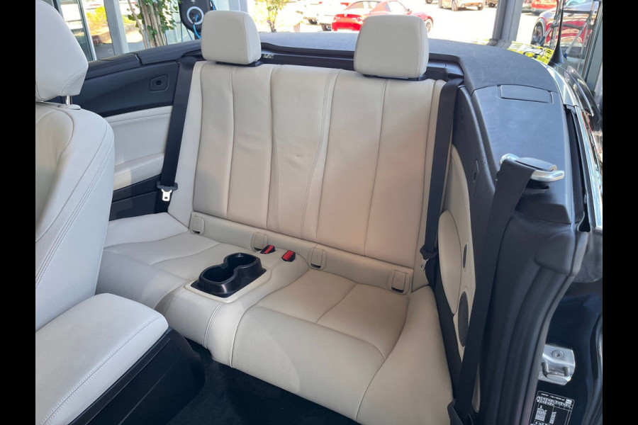 BMW 2 Serie Cabrio 220iA SPORTLINE ** ADAPT. LED, BEIGE LEDER, NAVI PROF, CAMERA, 18-inch LMV ** UNFALLFREI - Slechts 45.900km. ** ** INFORMEER OOK NAAR ONZE AANTREKKELIJKE FINANCIAL-LEASE TARIEVEN **