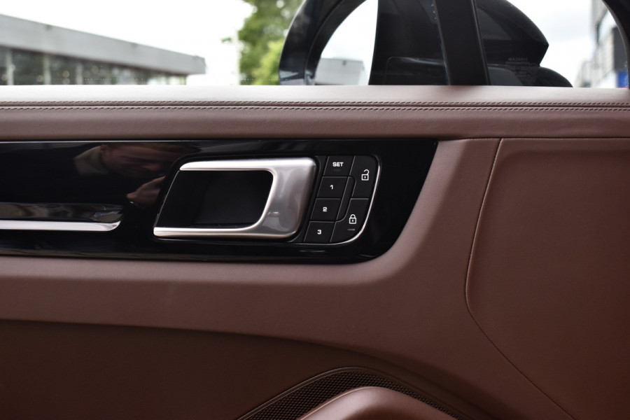Porsche Cayenne Coupé 3.0 E-Hybrid 462pk Platinum Edition SportDesign | Panorama | Bose | Trekhaak elektr. | Stoelventilatie | 21'' Wielen |