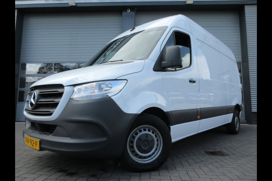 Mercedes-Benz Sprinter 215cdi, L2H2, Automaat, Airco, Camera, Navigatie, 3-Zits, Trekhaak.