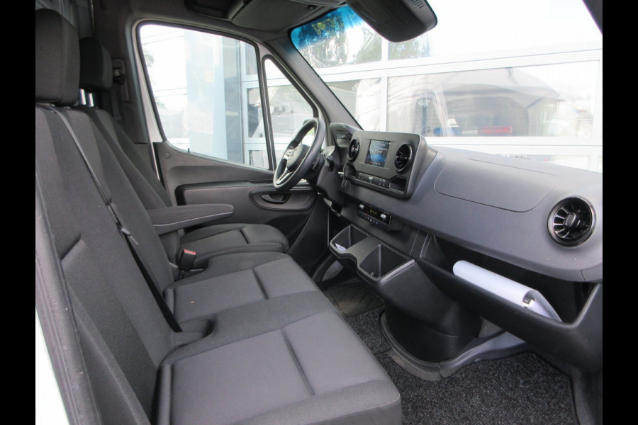 Mercedes-Benz Sprinter 215cdi, L2H2, Automaat, Airco, Camera, Navigatie, 3-Zits, Trekhaak.