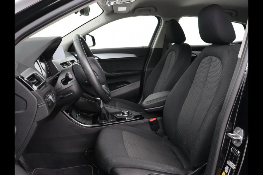 BMW X2 xDrive25e Executive | SOH 88% | Camera | Navigatie | Full LED | Park Assist | Climate control | Bluetooth | Cruise control | 18'' lichtmetalen velgen | PHEV | Plug In