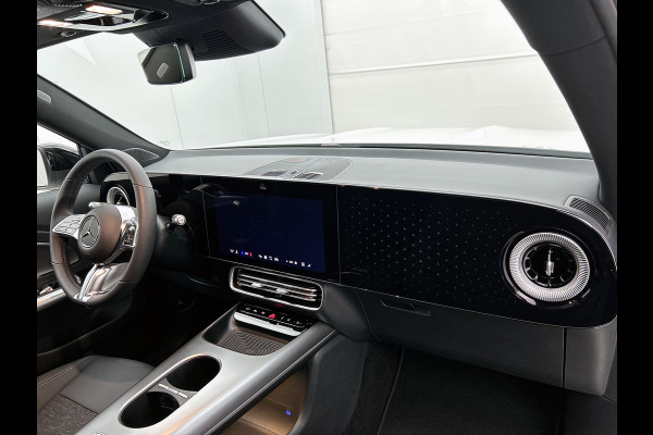 Mercedes-Benz Glb 250+ Business Solution AMG 85.5 kWh | Advanced Plus pakket | Winterpakket | Nightpakket | Parkeerpakket | Trekhaak | GUARD 360° | Vast panoramadak | 19” vijfspaaks lichtmetalen velgen |