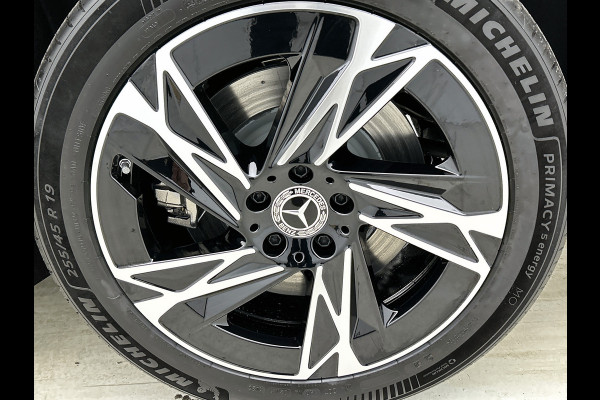 Mercedes-Benz Glb 250+ Business Solution AMG 85.5 kWh | Advanced Plus pakket | Winterpakket | Nightpakket | Parkeerpakket | Trekhaak | GUARD 360° | Vast panoramadak | 19” vijfspaaks lichtmetalen velgen |