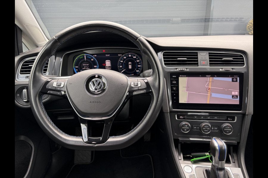 Volkswagen e-Golf e-Golf 1e Eigenaar,SOH % 84.64,Navi,Camera,Draadloos Opladen,Dealer Onderhouden,Clima,Adaptief Cruise,Carplay,Lm velgen,Apk tot 04-2027