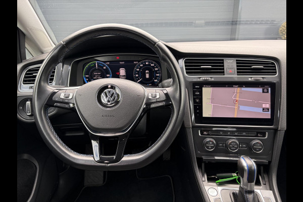 Volkswagen e-Golf e-Golf 1e Eigenaar,SOH % 84.64,Navi,Camera,Draadloos Opladen,Dealer Onderhouden,Clima,Adaptief Cruise,Carplay,Lm velgen,Apk tot 04-2027