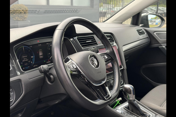 Volkswagen e-Golf e-Golf 1e Eigenaar,SOH % 84.64,Navi,Camera,Draadloos Opladen,Dealer Onderhouden,Clima,Adaptief Cruise,Carplay,Lm velgen,Apk tot 04-2027