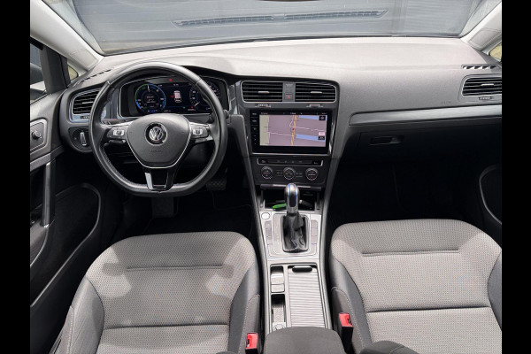 Volkswagen e-Golf e-Golf 1e Eigenaar,SOH % 84.64,Navi,Camera,Draadloos Opladen,Dealer Onderhouden,Clima,Adaptief Cruise,Carplay,Lm velgen,Apk tot 04-2027