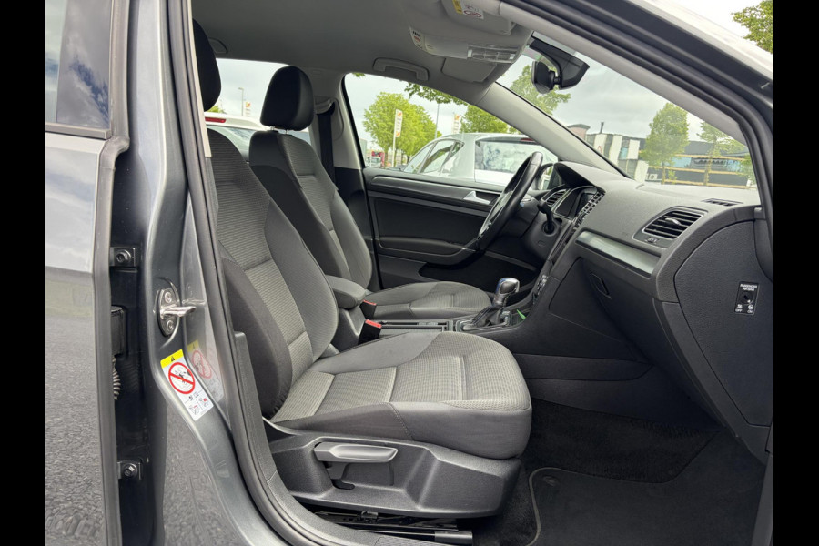 Volkswagen e-Golf e-Golf 1e Eigenaar,SOH % 84.64,Navi,Camera,Draadloos Opladen,Dealer Onderhouden,Clima,Adaptief Cruise,Carplay,Lm velgen,Apk tot 04-2027