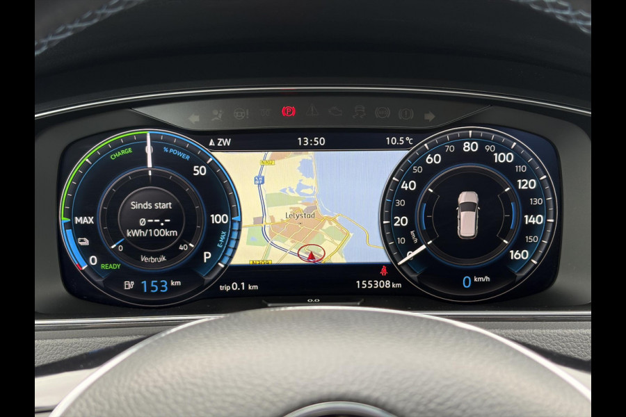 Volkswagen e-Golf e-Golf 1e Eigenaar,SOH % 84.64,Navi,Camera,Draadloos Opladen,Dealer Onderhouden,Clima,Adaptief Cruise,Carplay,Lm velgen,Apk tot 04-2027