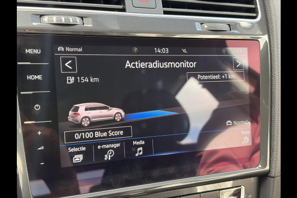 Volkswagen e-Golf e-Golf 1e Eigenaar,SOH % 84.64,Navi,Camera,Draadloos Opladen,Dealer Onderhouden,Clima,Adaptief Cruise,Carplay,Lm velgen,Apk tot 04-2027