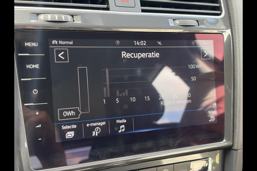Volkswagen e-Golf e-Golf 1e Eigenaar,SOH % 84.64,Navi,Camera,Draadloos Opladen,Dealer Onderhouden,Clima,Adaptief Cruise,Carplay,Lm velgen,Apk tot 04-2027