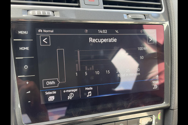 Volkswagen e-Golf e-Golf 1e Eigenaar,SOH % 84.64,Navi,Camera,Draadloos Opladen,Dealer Onderhouden,Clima,Adaptief Cruise,Carplay,Lm velgen,Apk tot 04-2027