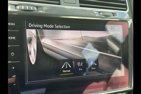 Volkswagen e-Golf e-Golf 1e Eigenaar,SOH % 84.64,Navi,Camera,Draadloos Opladen,Dealer Onderhouden,Clima,Adaptief Cruise,Carplay,Lm velgen,Apk tot 04-2027