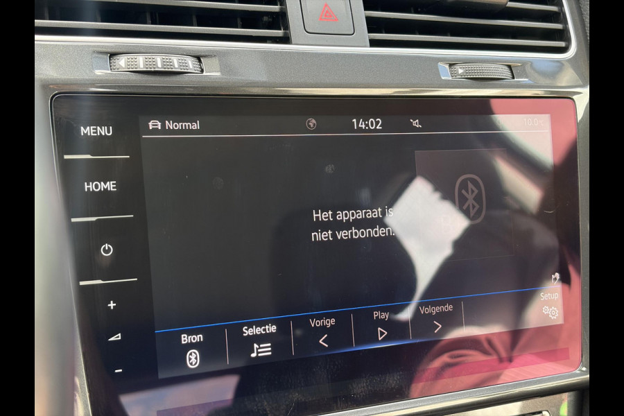 Volkswagen e-Golf e-Golf 1e Eigenaar,SOH % 84.64,Navi,Camera,Draadloos Opladen,Dealer Onderhouden,Clima,Adaptief Cruise,Carplay,Lm velgen,Apk tot 04-2027