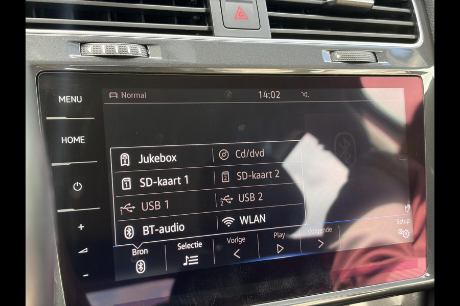 Volkswagen e-Golf e-Golf 1e Eigenaar,SOH % 84.64,Navi,Camera,Draadloos Opladen,Dealer Onderhouden,Clima,Adaptief Cruise,Carplay,Lm velgen,Apk tot 04-2027
