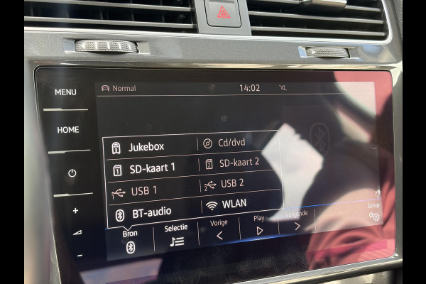 Volkswagen e-Golf e-Golf 1e Eigenaar,SOH % 84.64,Navi,Camera,Draadloos Opladen,Dealer Onderhouden,Clima,Adaptief Cruise,Carplay,Lm velgen,Apk tot 04-2027