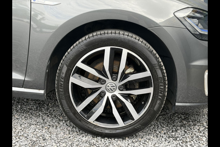 Volkswagen e-Golf e-Golf 1e Eigenaar,SOH % 84.64,Navi,Camera,Draadloos Opladen,Dealer Onderhouden,Clima,Adaptief Cruise,Carplay,Lm velgen,Apk tot 04-2027