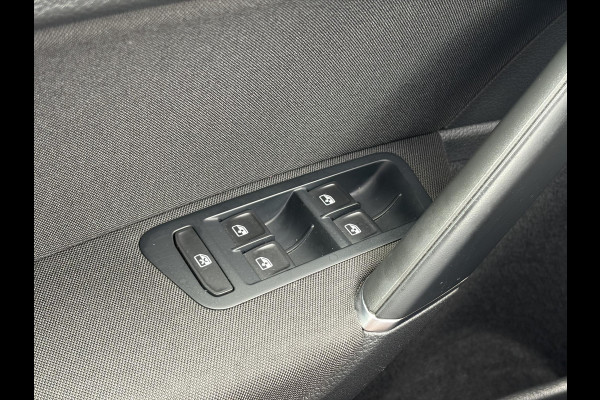 Volkswagen e-Golf e-Golf 1e Eigenaar,SOH % 84.64,Navi,Camera,Draadloos Opladen,Dealer Onderhouden,Clima,Adaptief Cruise,Carplay,Lm velgen,Apk tot 04-2027