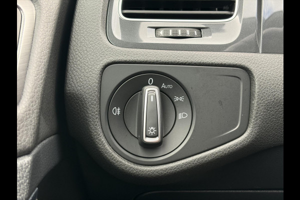 Volkswagen e-Golf e-Golf 1e Eigenaar,SOH % 84.64,Navi,Camera,Draadloos Opladen,Dealer Onderhouden,Clima,Adaptief Cruise,Carplay,Lm velgen,Apk tot 04-2027