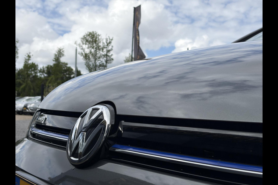 Volkswagen e-Golf e-Golf 1e Eigenaar,SOH % 84.64,Navi,Camera,Draadloos Opladen,Dealer Onderhouden,Clima,Adaptief Cruise,Carplay,Lm velgen,Apk tot 04-2027