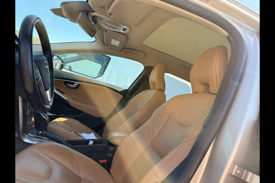 Volvo V40 Cross Country 1.5 T3 Polar+ Luxury | 150pk | Leder interieur | Panoramadak | Navigatie | Stoelverwarming |