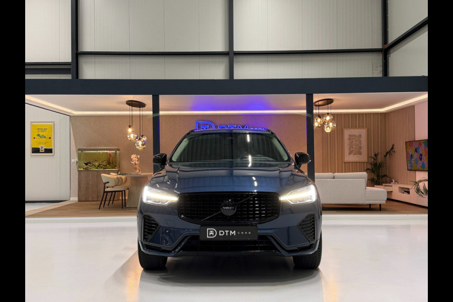 Volvo XC60 T6 Plug-in Hybrid AWD 350pk Plus Dark | Accu 100% | Panoramadak | Trekhaak | Memory | 360 Camera