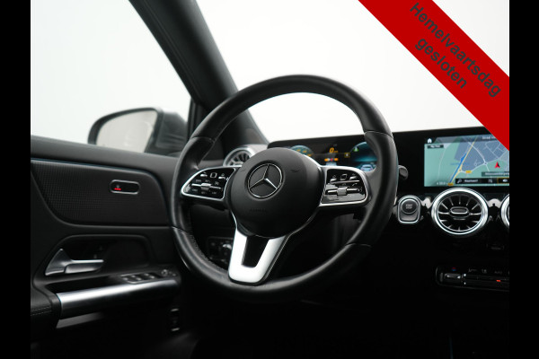 Mercedes-Benz EQA 250 Business Line 66 kWh 191pk Dealer O.H. | Panodak | MBUX Widescreen Navi | Camera | Stoelen & Stuur Verwarmd | Keyless | Blis | Apple Carplay | Sfeerverlichting | Park Assist | Navigatie | DAB | 18''L.M. |