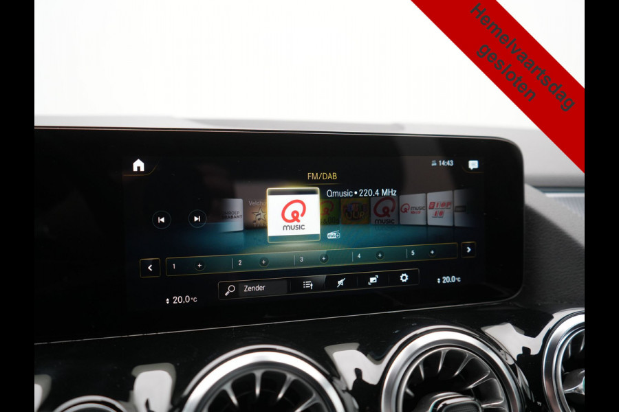 Mercedes-Benz EQA 250 Business Line 66 kWh 191pk Dealer O.H. | Panodak | MBUX Widescreen Navi | Camera | Stoelen & Stuur Verwarmd | Keyless | Blis | Apple Carplay | Sfeerverlichting | Park Assist | Navigatie | DAB | 18''L.M. |