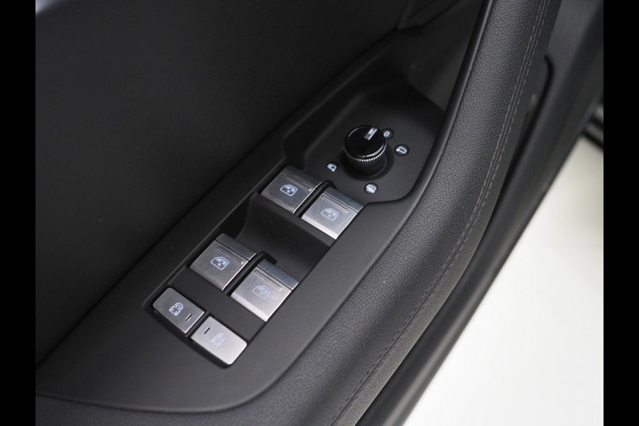 Audi A6 Avant 50 TFSI e quattro Full Black | Panoramadak | HUD | B&O Audio | Leder | Keyless | Camera | Sfeerlicht | Carplay