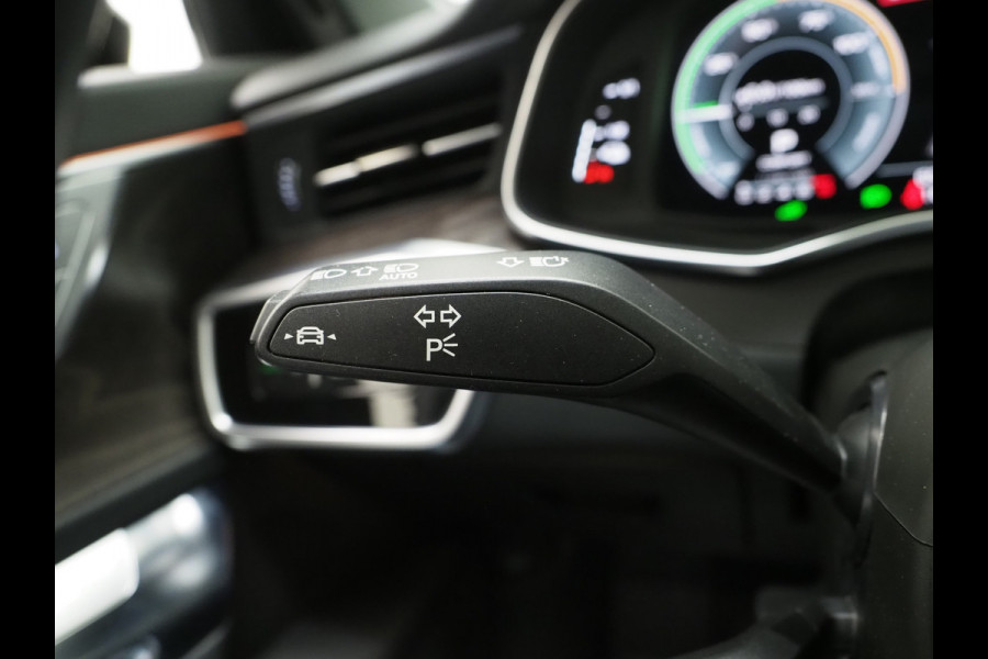 Audi A6 Avant 50 TFSI e quattro Full Black | Panoramadak | HUD | B&O Audio | Leder | Keyless | Camera | Sfeerlicht | Carplay