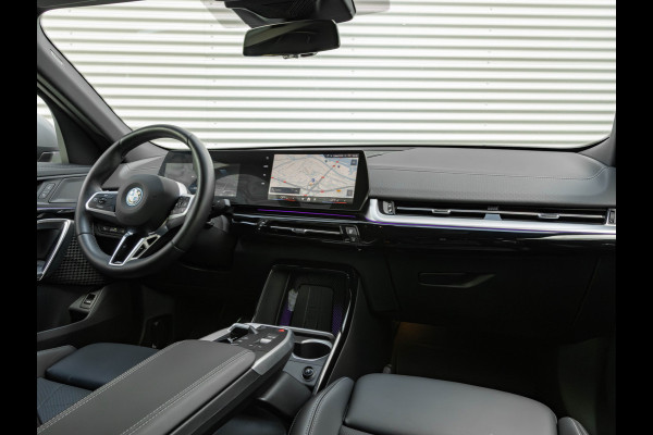 BMW iX2 eDrive20 - M-Sport Edition - Premium Pack - 20 inch - Camera
