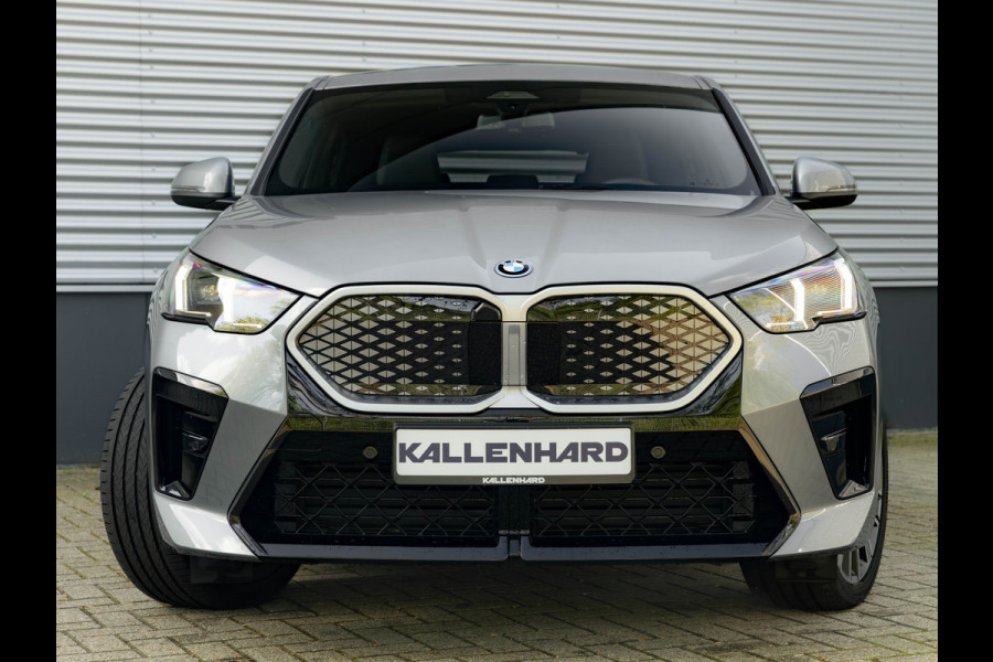 BMW iX2 eDrive20 - M-Sport Edition - Premium Pack - 20 inch - Camera