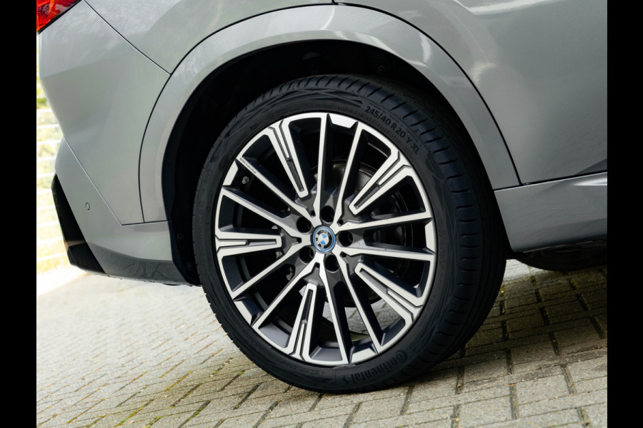 BMW iX2 eDrive20 - M-Sport Edition - Premium Pack - 20 inch - Camera