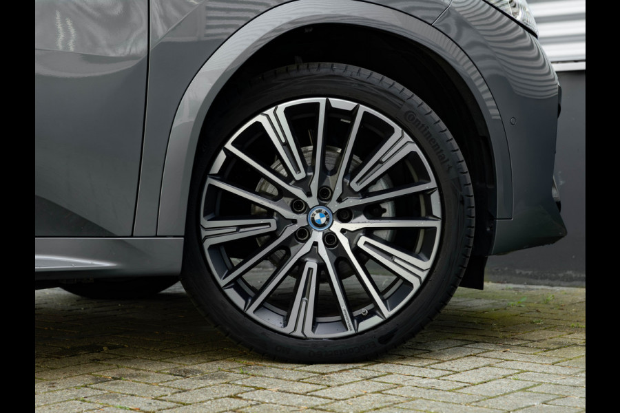 BMW iX2 eDrive20 - M-Sport Edition - Premium Pack - 20 inch - Camera