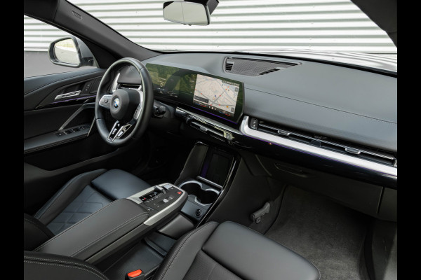 BMW iX2 eDrive20 - M-Sport Edition - Premium Pack - 20 inch - Camera