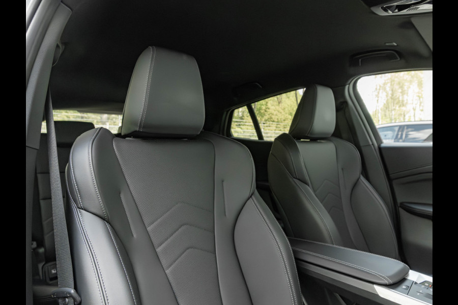 BMW iX2 eDrive20 - M-Sport Edition - Premium Pack - 20 inch - Camera