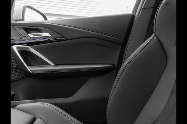 BMW iX2 eDrive20 - M-Sport Edition - Premium Pack - 20 inch - Camera